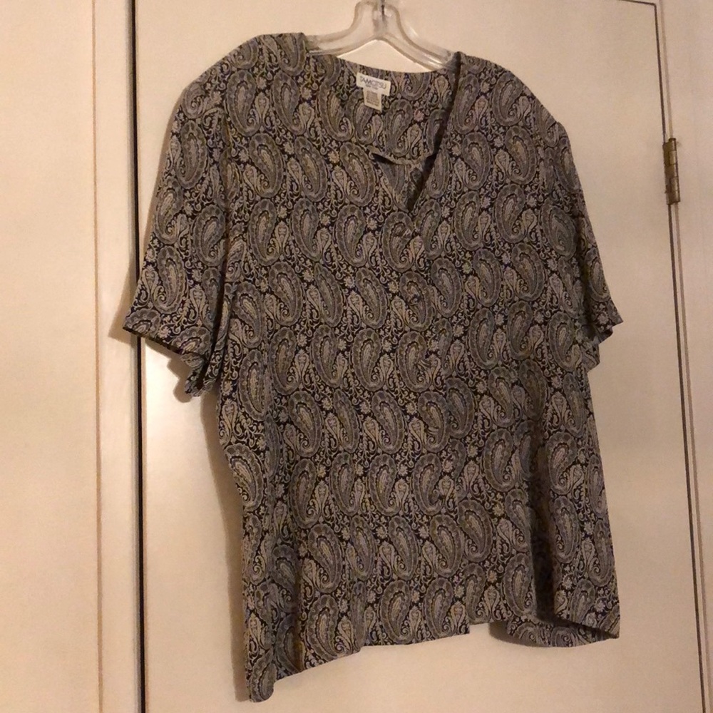 Tamotsu women’s blouse 3X black with tan paisley design